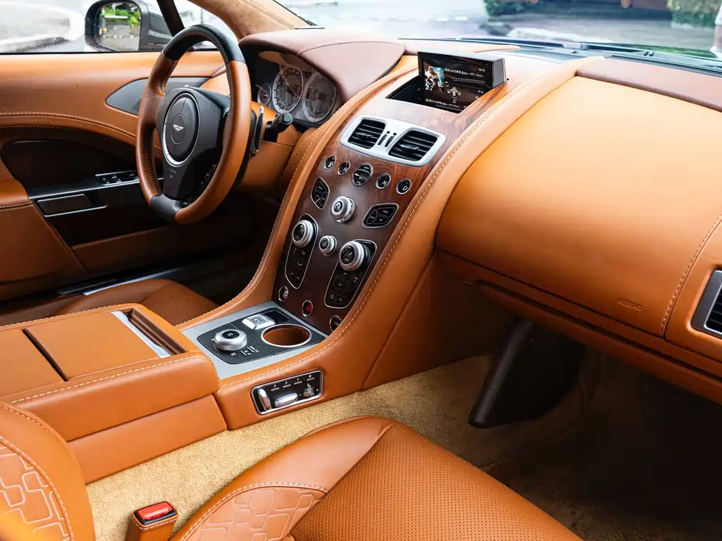 Aston Martin Rapide — миниатюра 27