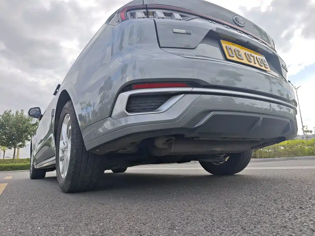 Ford Mondeo — миниатюра 27