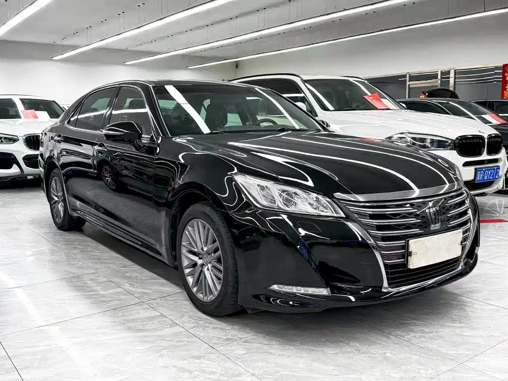 Toyota Crown — миниатюра 3