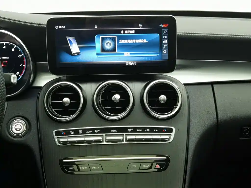 Mercedes-Benz C-Class — миниатюра 12