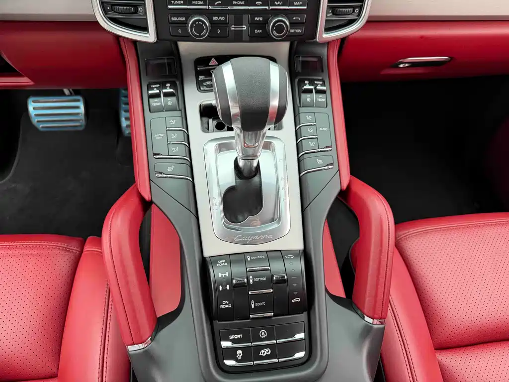 Porsche Cayenne — миниатюра 8