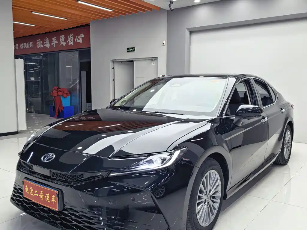 Toyota Camry — миниатюра 3
