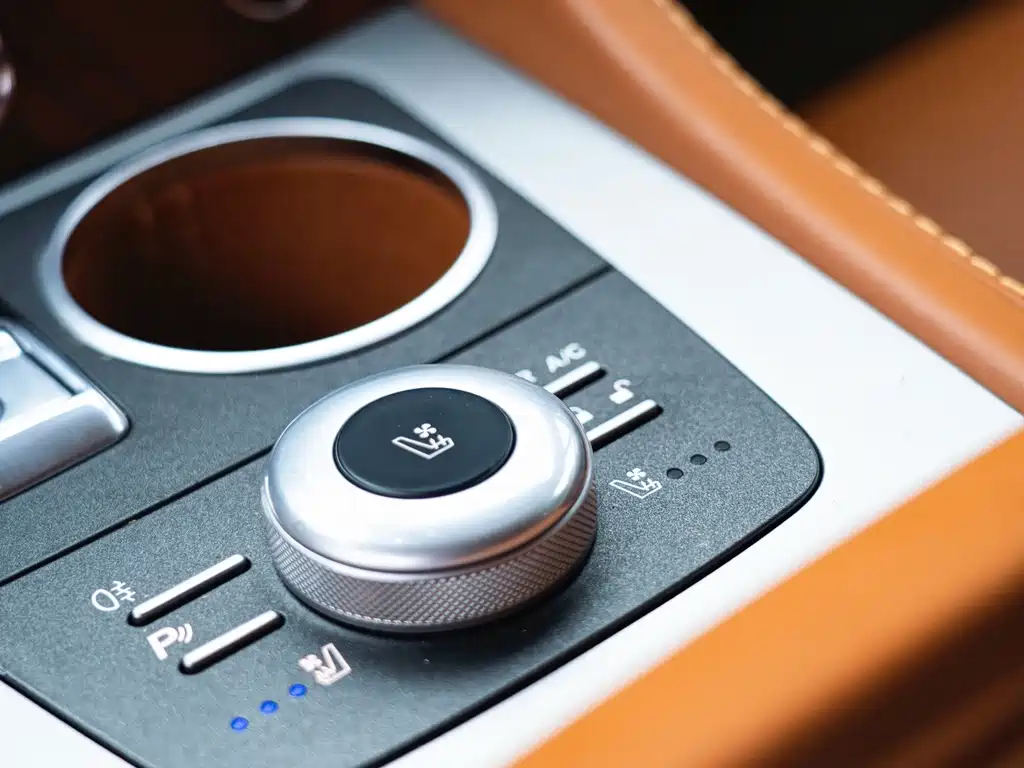 Aston Martin Rapide — миниатюра 18