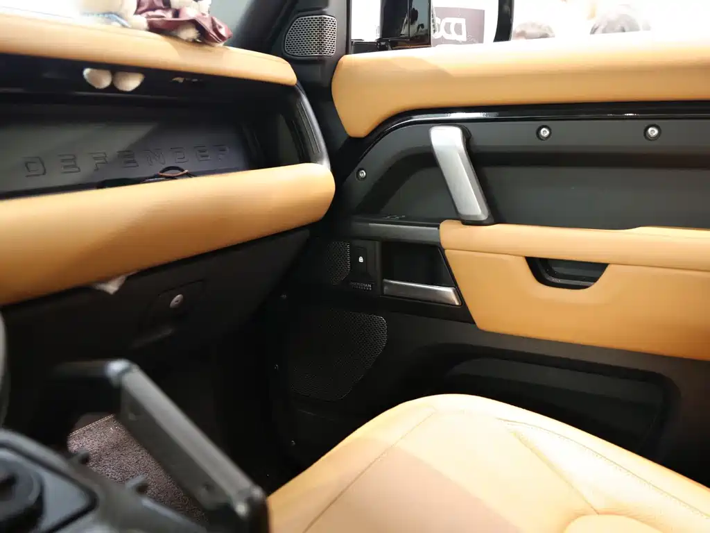 Land Rover Defender — миниатюра 17