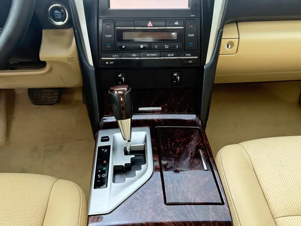 Toyota Camry — миниатюра 11