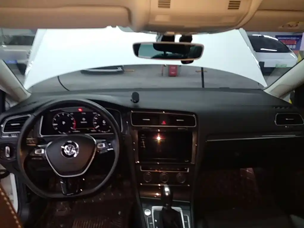 Volkswagen Golf — миниатюра 10