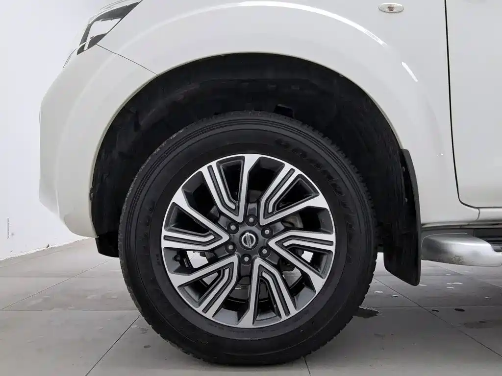 Nissan Terra — миниатюра 17