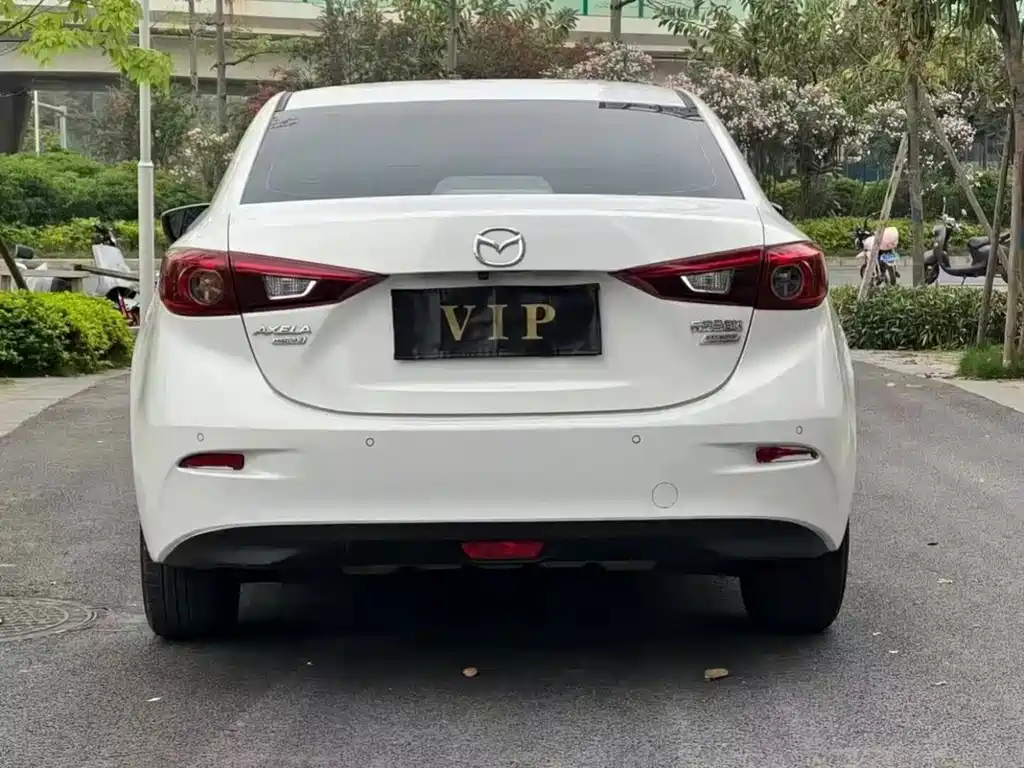 Mazda 3 Axela - фото 10