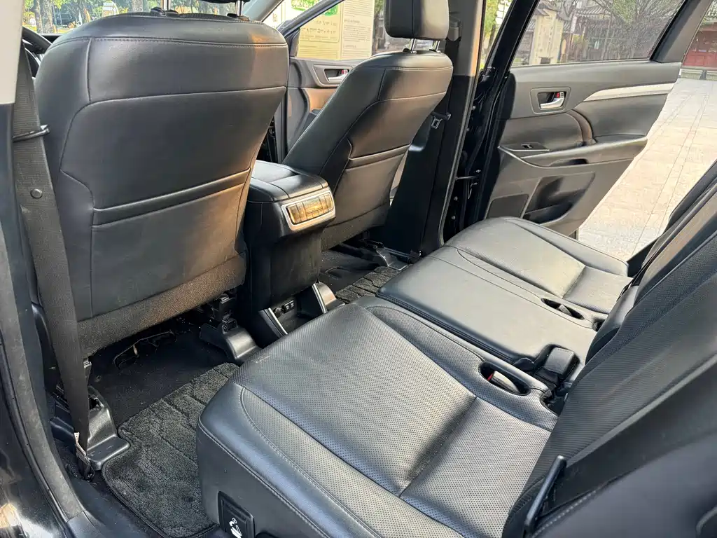 Toyota Highlander — миниатюра 8