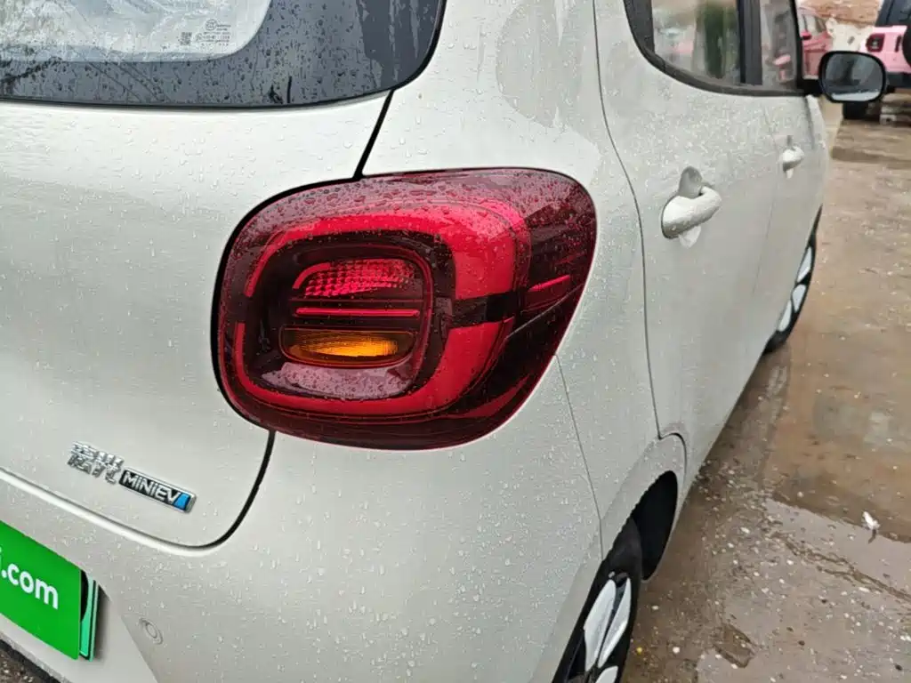 Wuling MINIEV — миниатюра 8