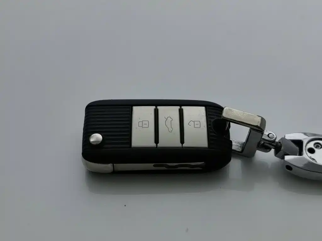 Roewe RX8 — миниатюра 19