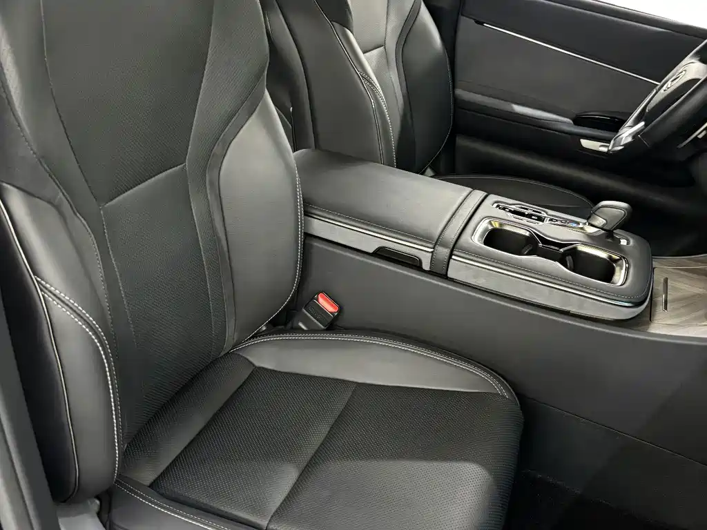 Lexus LM — миниатюра 18
