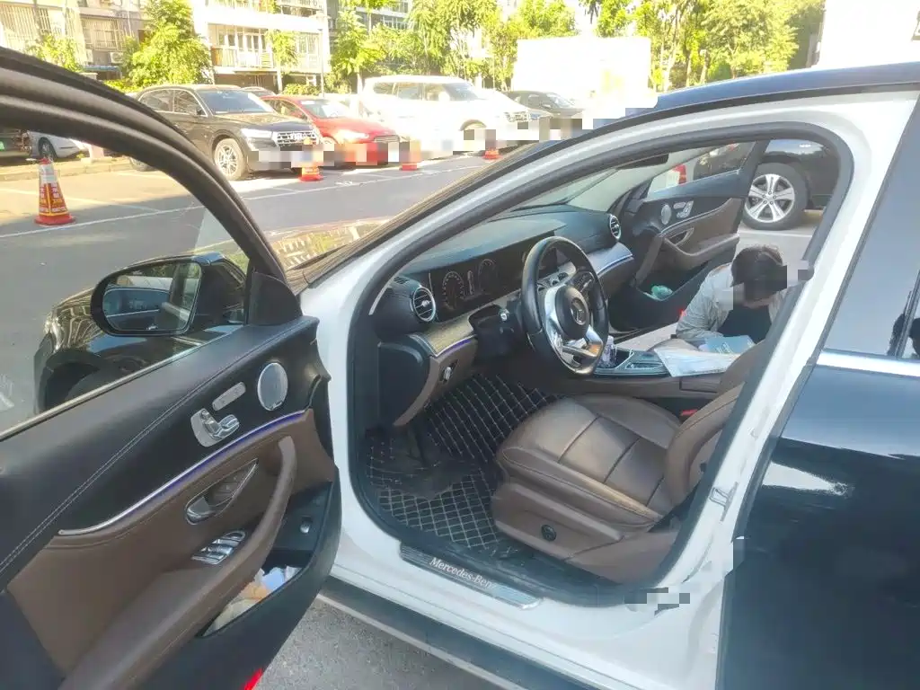 Mercedes-Benz E-Class — миниатюра 12