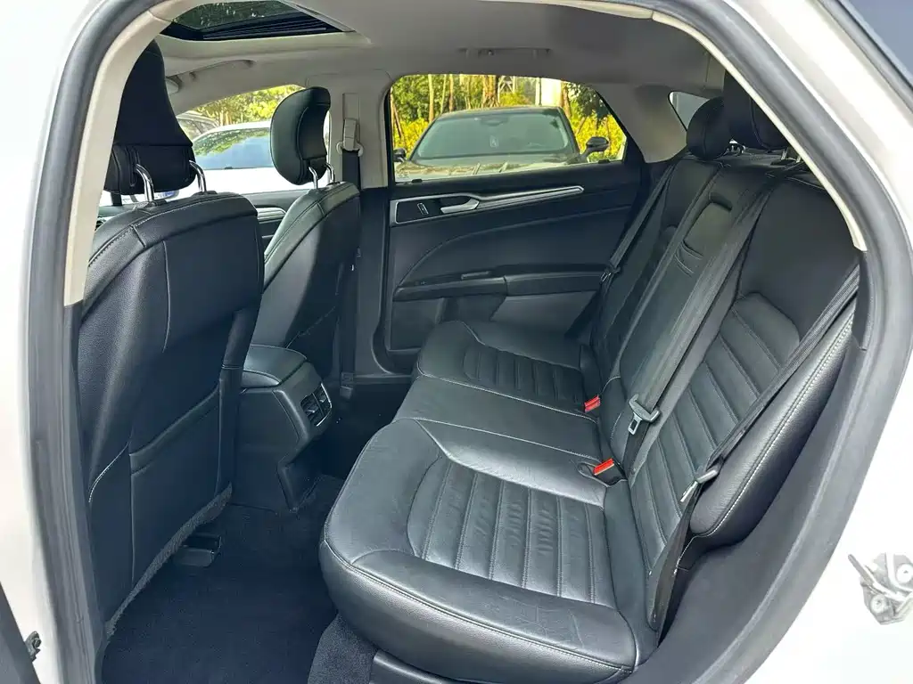 Ford Mondeo — миниатюра 9