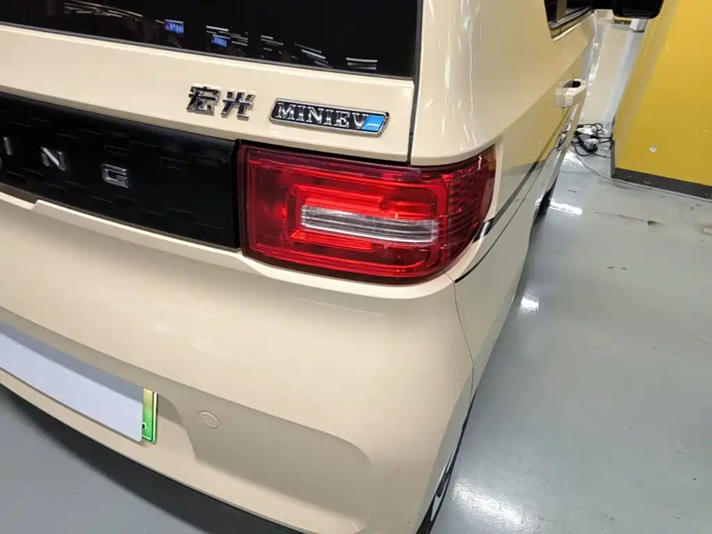 Wuling MINIEV — миниатюра 8