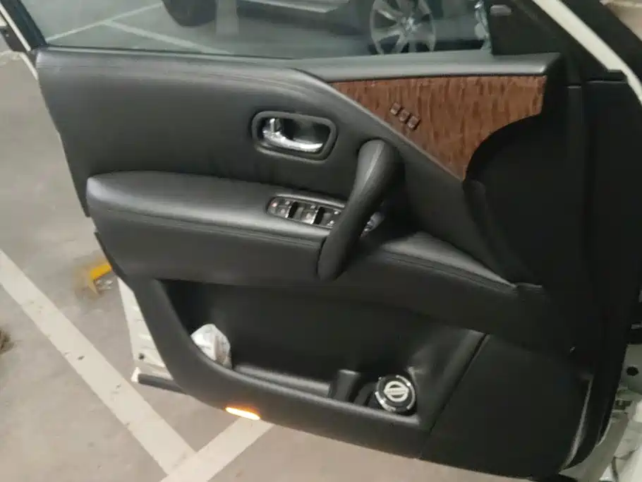 Nissan Patrol — миниатюра 7