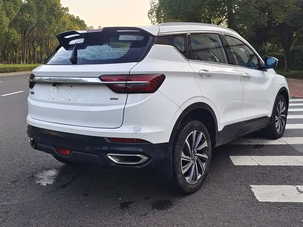 Geely Binyue — миниатюра 12
