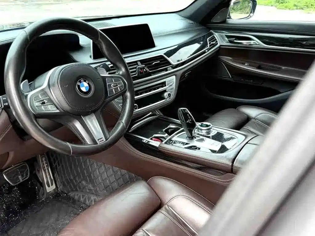 BMW 7 Series — миниатюра 7