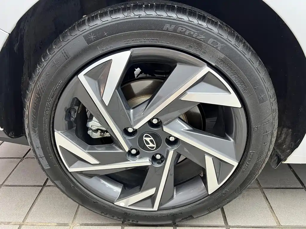 Hyundai Elantra — миниатюра 22