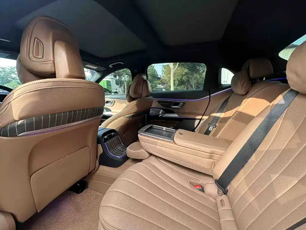 Mercedes-Benz E-Class — миниатюра 9