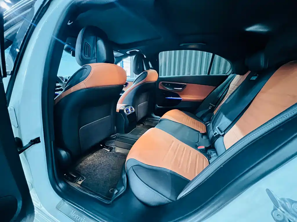 Mercedes-Benz C-Class — миниатюра 8