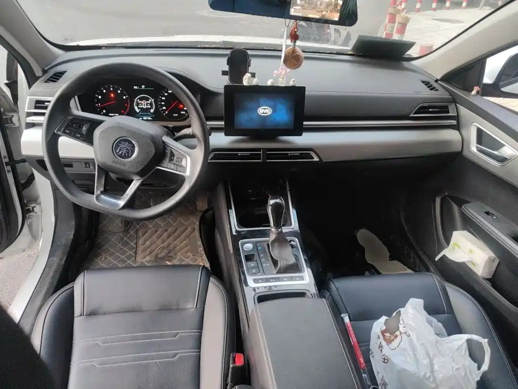 BYD Qin — миниатюра 5