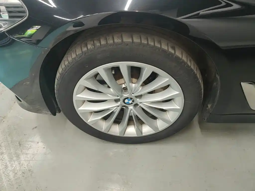 BMW 5 Series — миниатюра 23