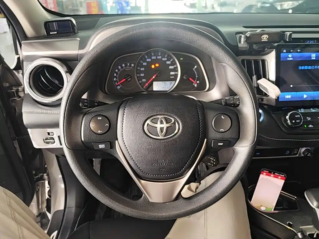 Toyota RAV4 — миниатюра 11