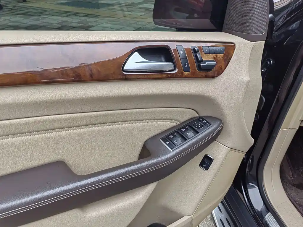 Mercedes-Benz M-Class — миниатюра 13