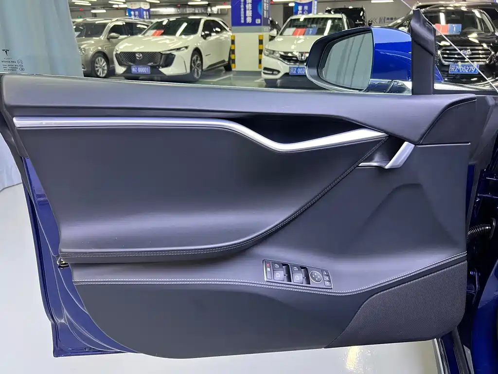 Tesla Model S — миниатюра 8