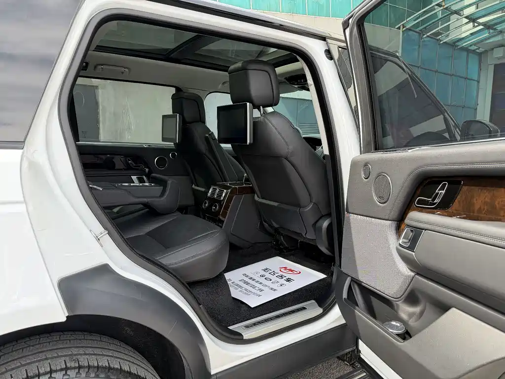 Land Rover Range Rover 2022 3.0 L6 400PS