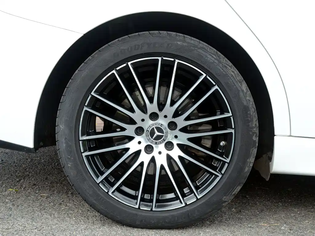 Mercedes-Benz C-Class — миниатюра 11