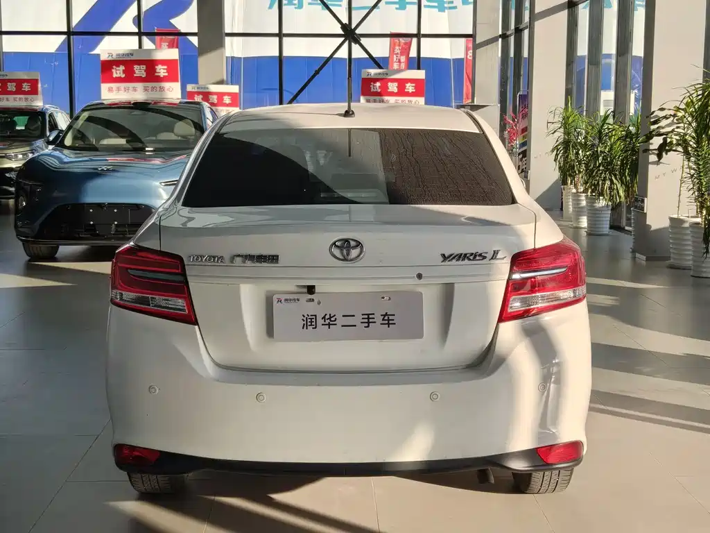 Toyota Yaris L — миниатюра 4