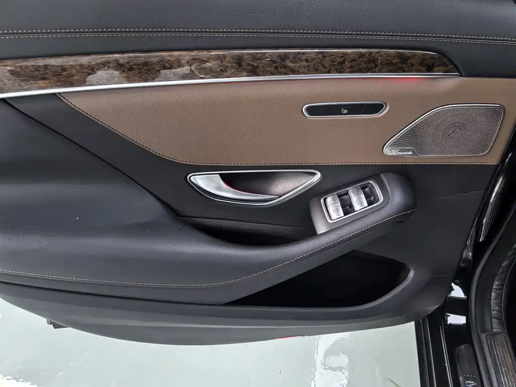 Mercedes-Benz S-Class — миниатюра 10