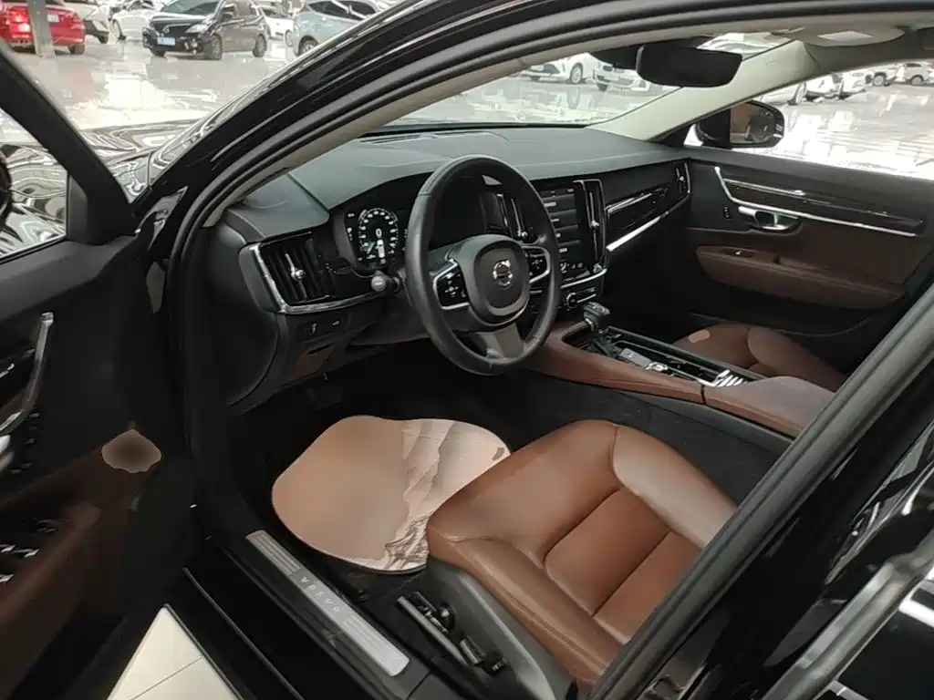 Volvo S90 — миниатюра 16