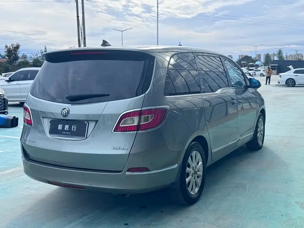 Buick GL8 — миниатюра 7