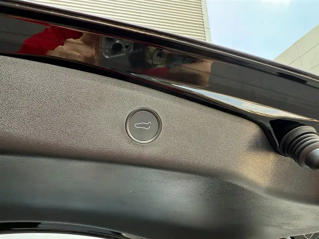 Tesla Model 3 — миниатюра 9