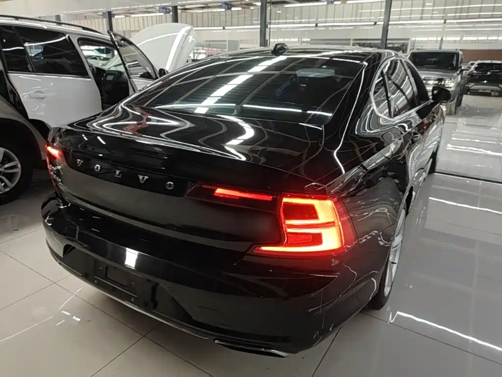 Volvo S90 — миниатюра 7