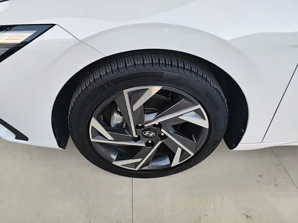 Hyundai Elantra — миниатюра 23