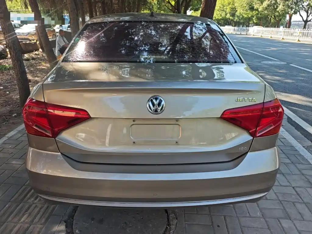 Volkswagen Jetta — миниатюра 6