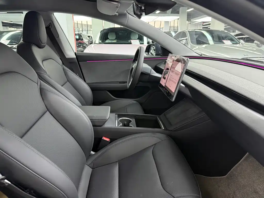 Tesla Model 3 — миниатюра 21