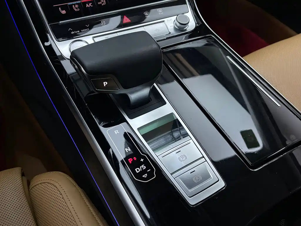 Audi A8 — миниатюра 10