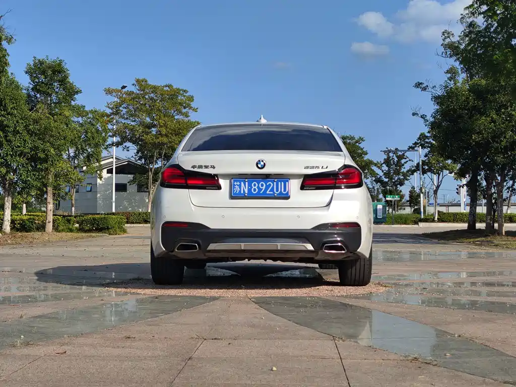 BMW 5 Series — миниатюра 5