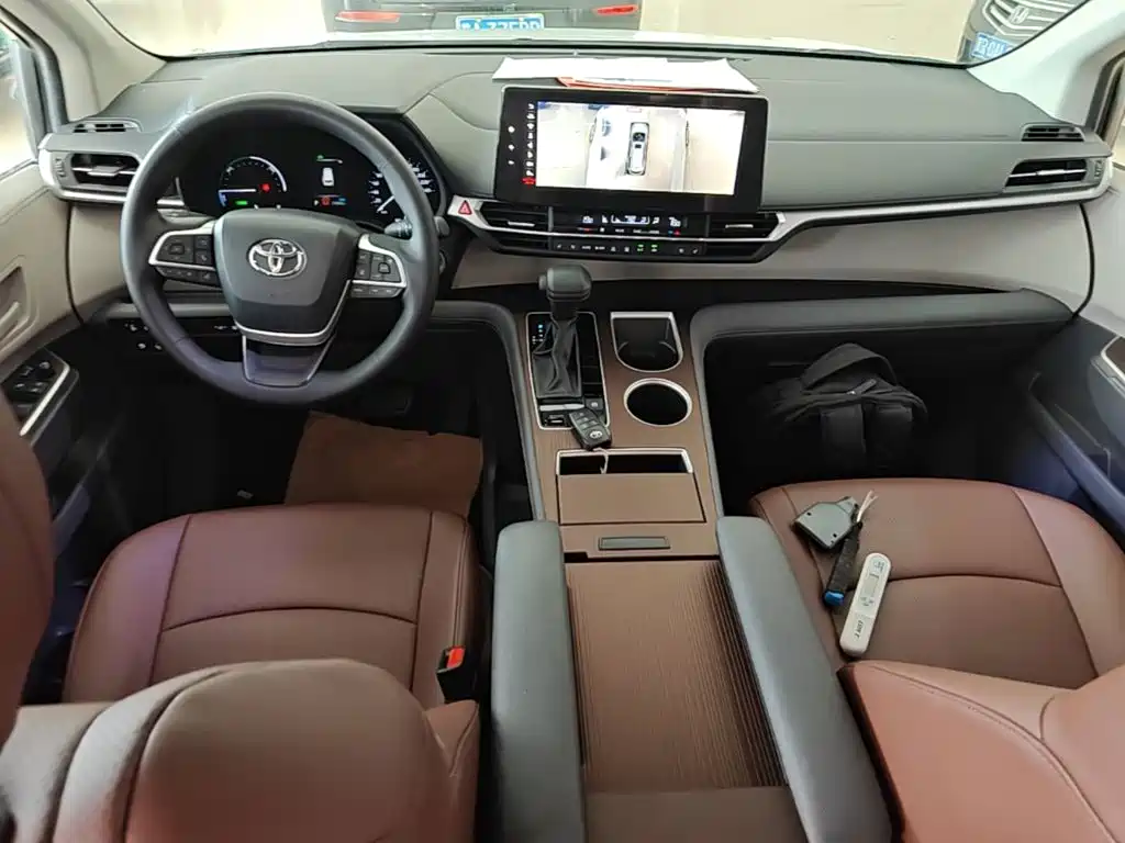 Toyota Sienna — миниатюра 10