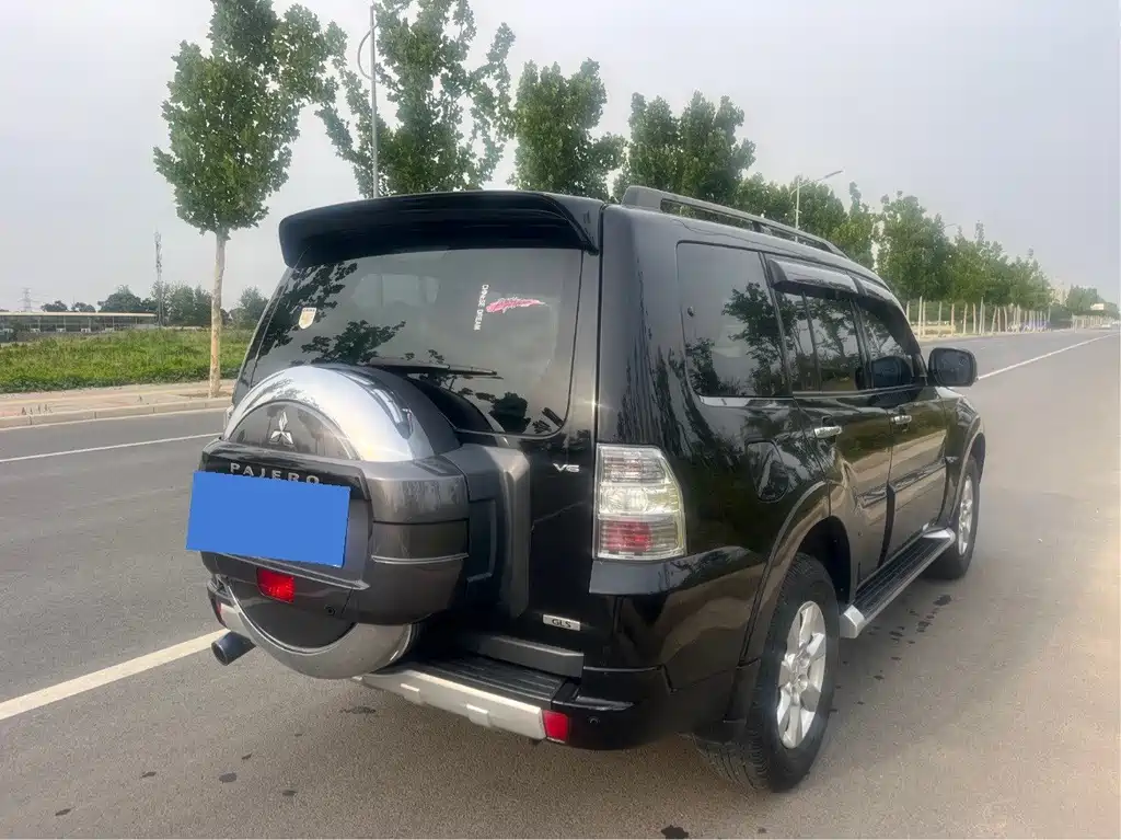 Mitsubishi Pajero (Import) — миниатюра 8