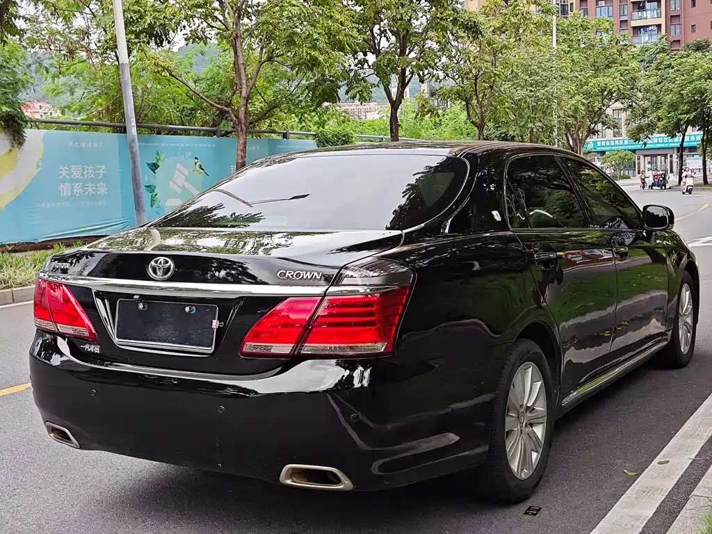 Toyota Crown — миниатюра 16