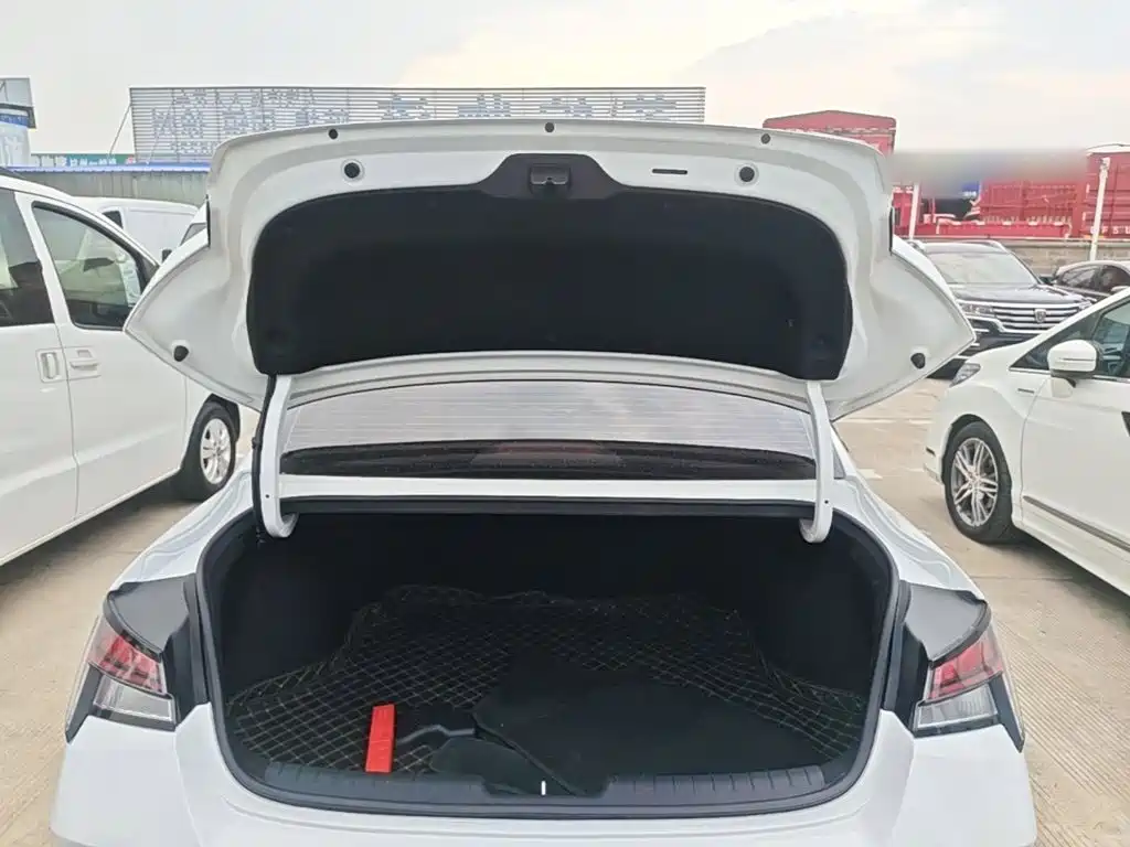 Hyundai Elantra — миниатюра 19