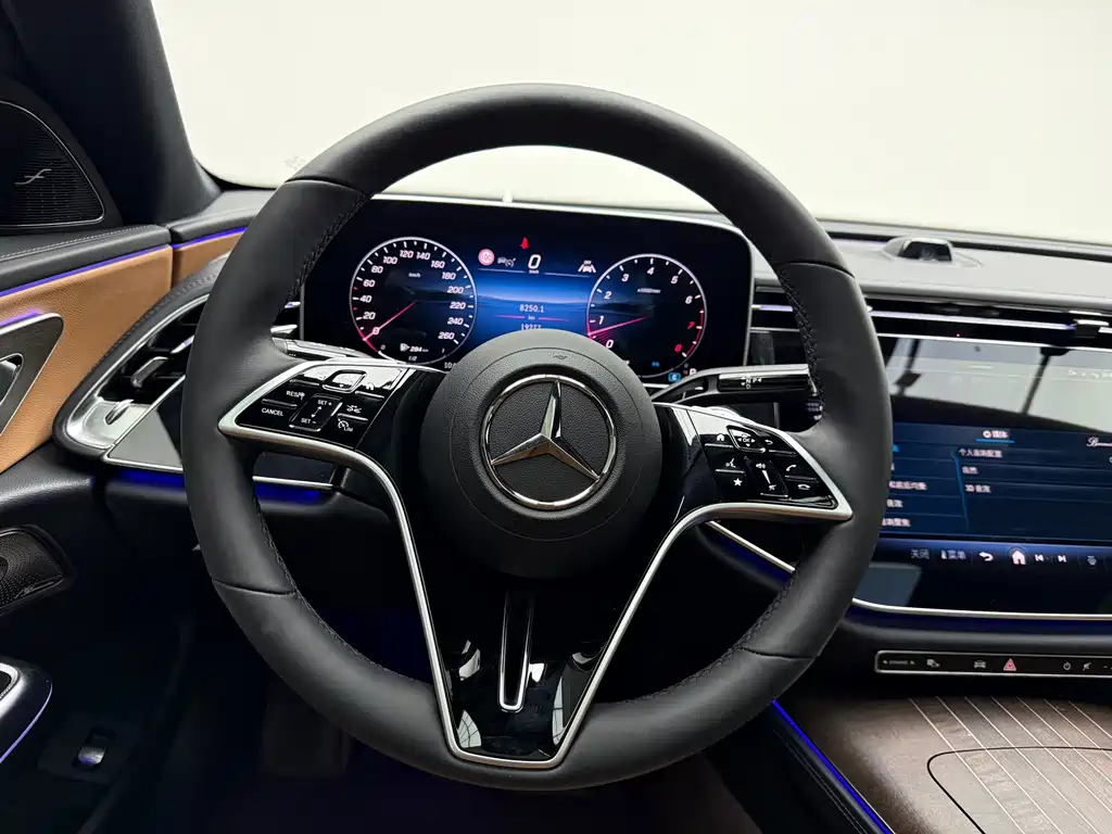 Mercedes-Benz E-Class — миниатюра 9