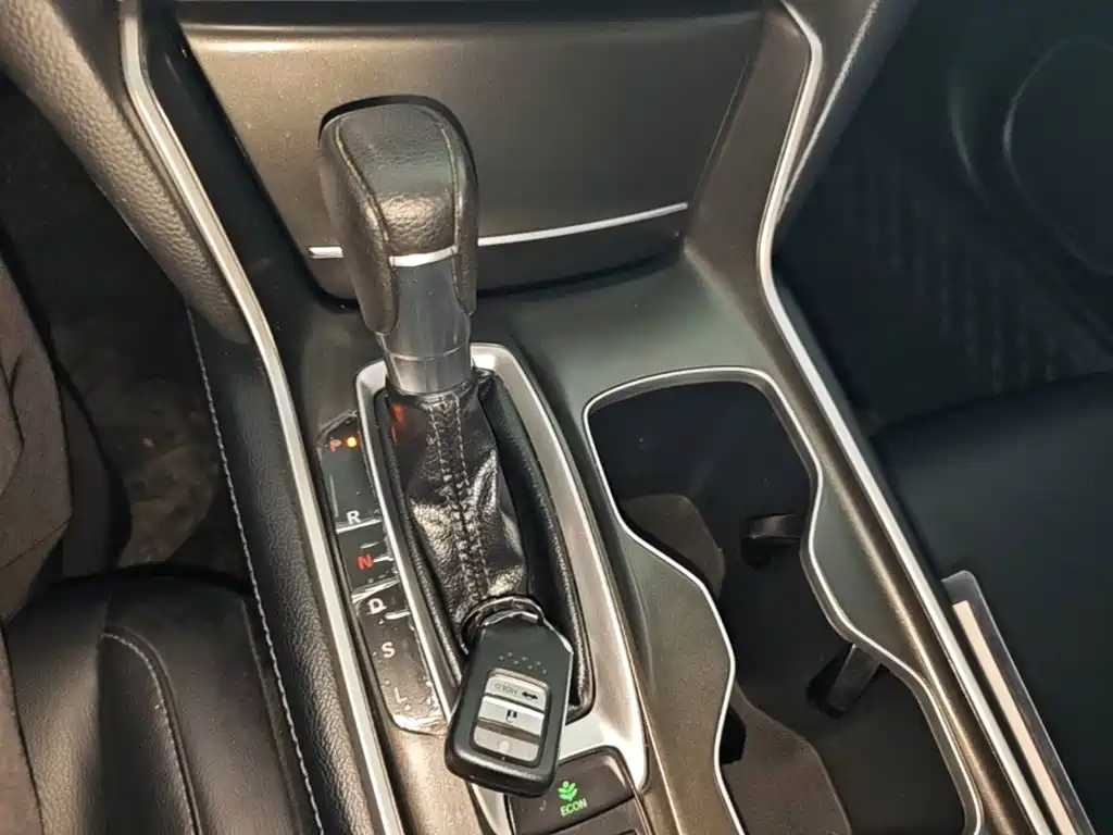 Honda Accord — миниатюра 14
