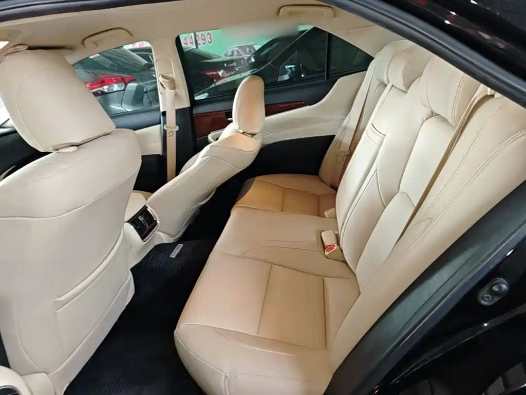Toyota Crown — миниатюра 17